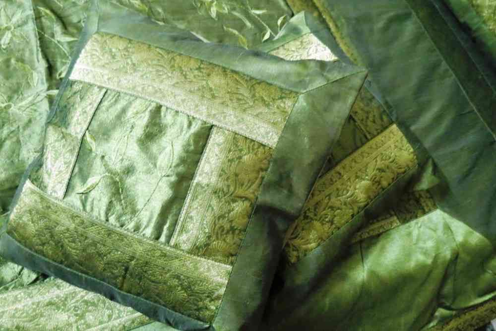Beautiful Green 5 Piece Silk Bedspread Set